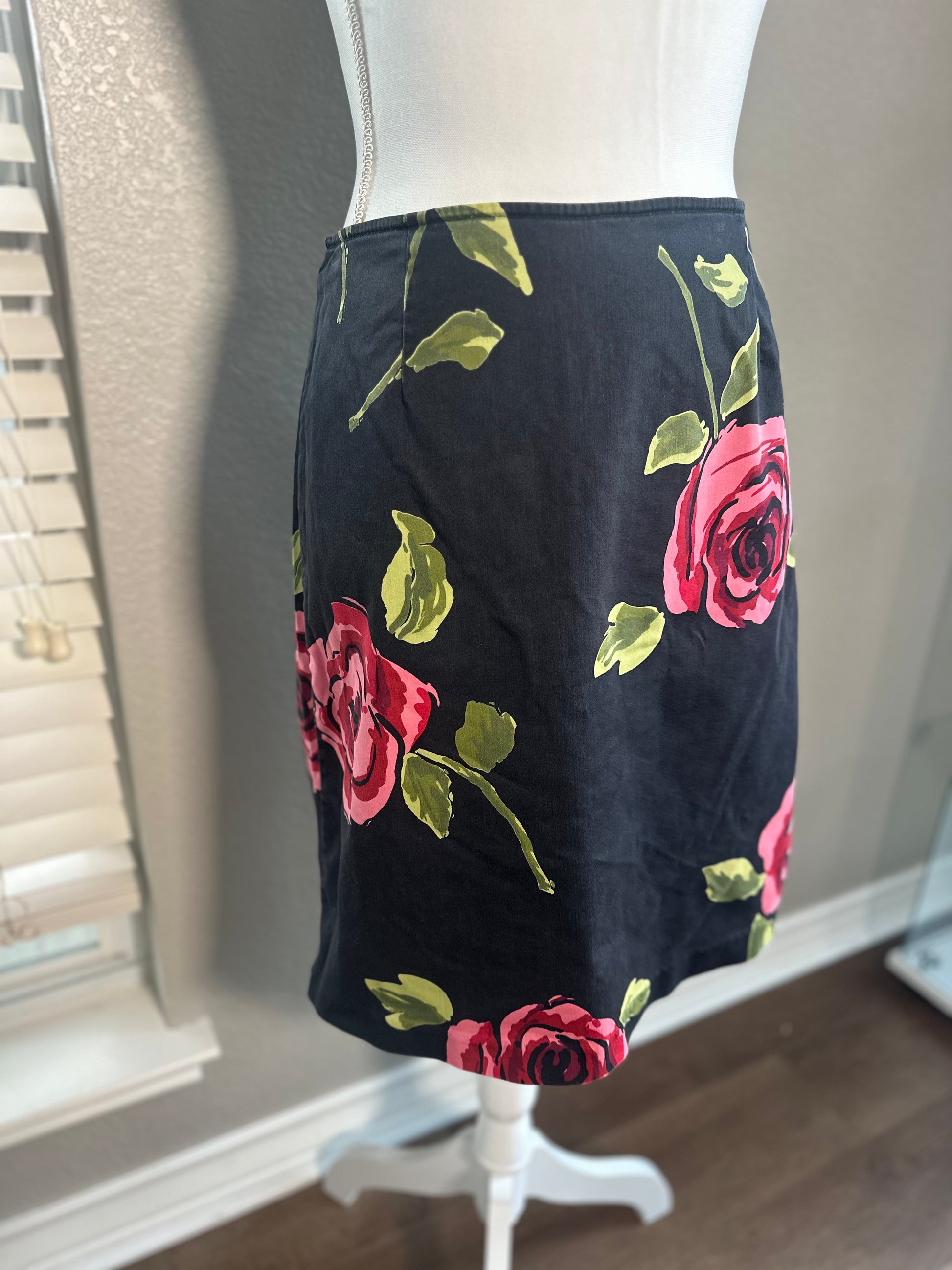 "Hillard and Hanson" Black Rose Skirt